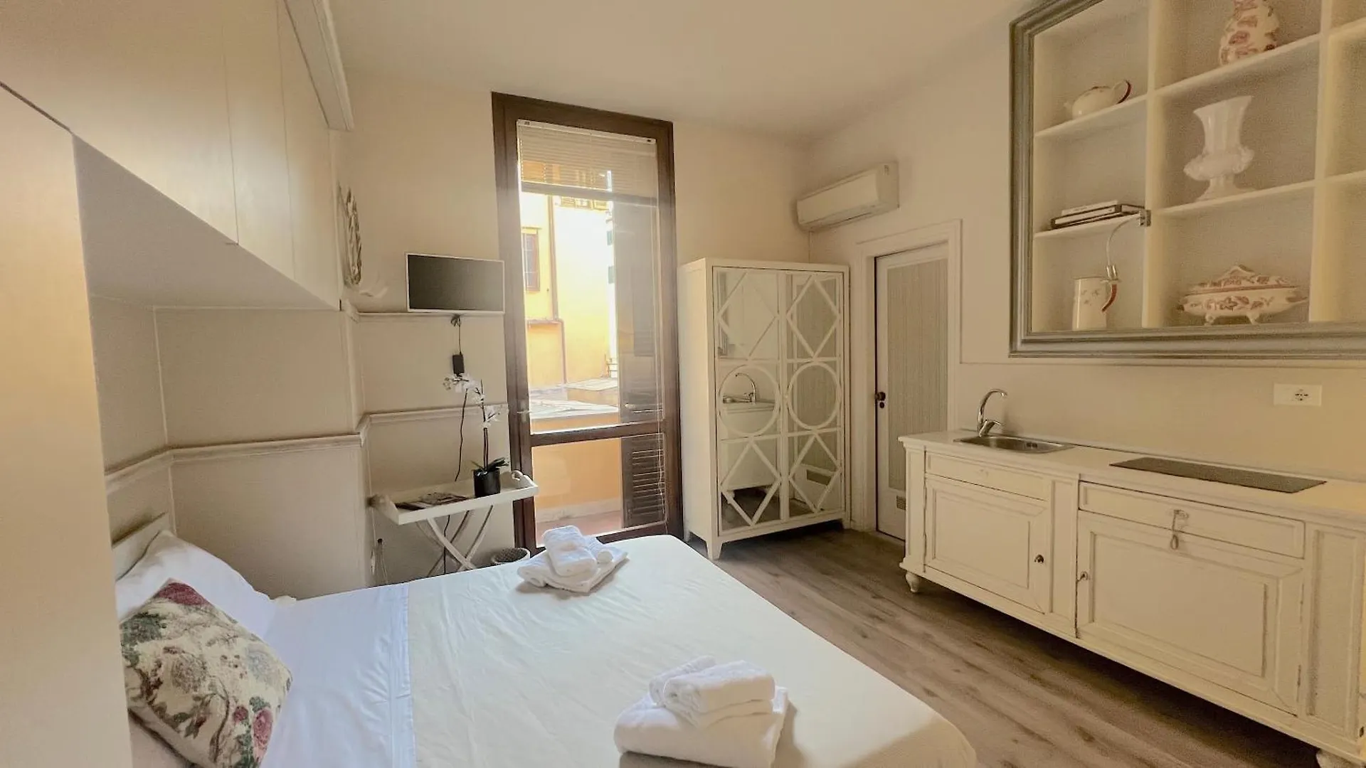 Charming Studio Next To The Duomo Florence Italy