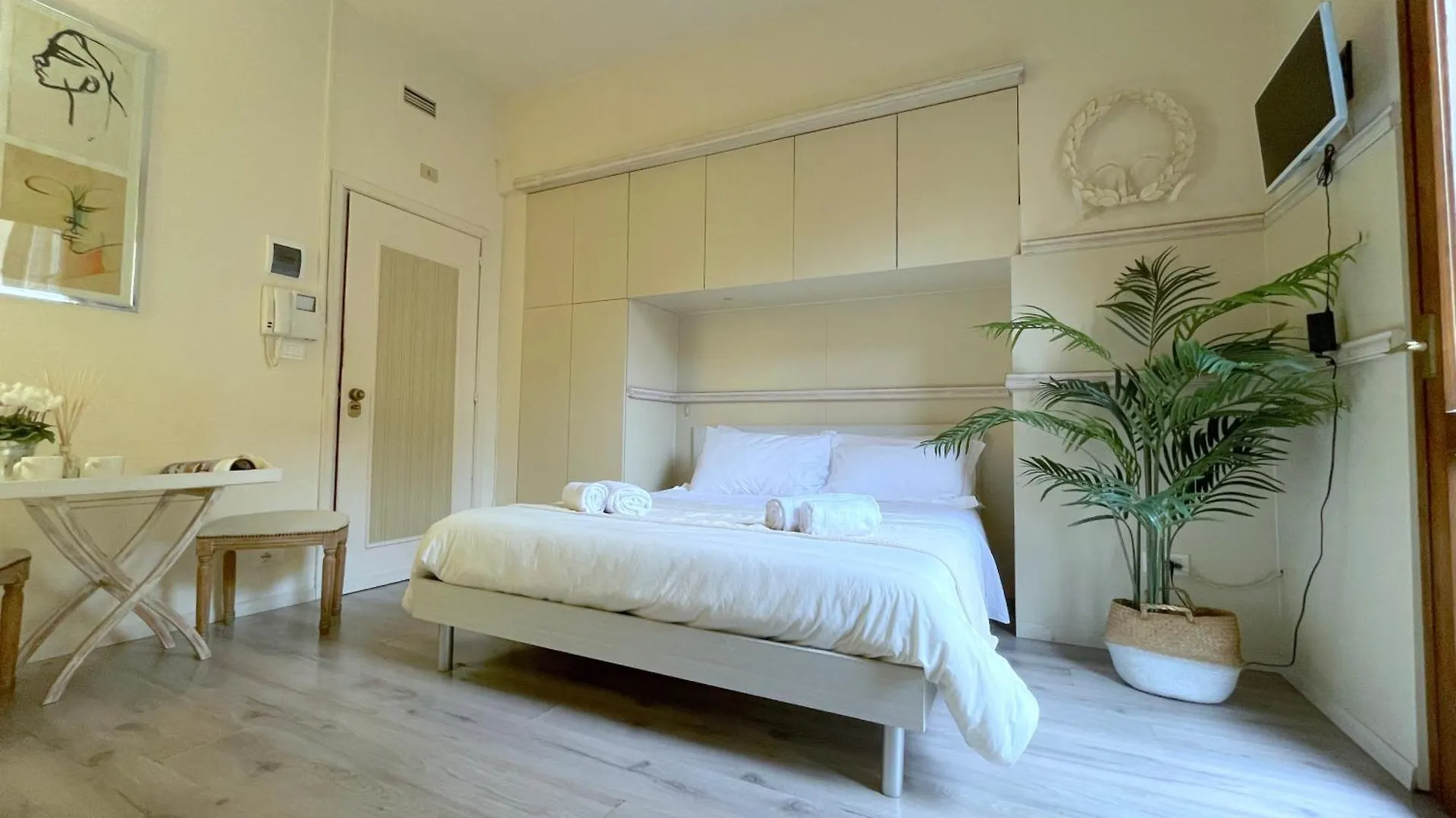Apartment Charming Studio Next To The Duomo Florence
