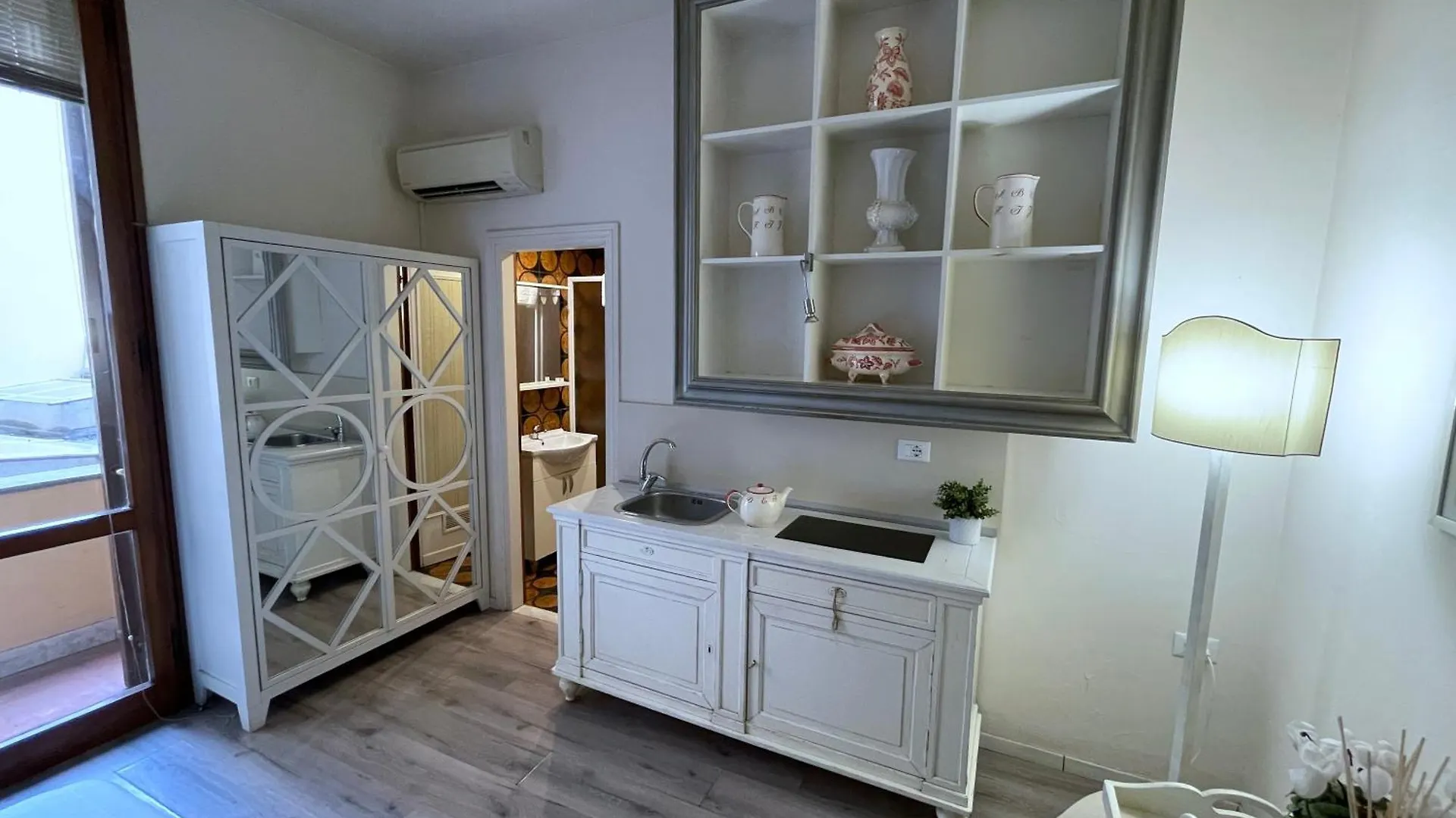 Apartment Charming Studio Next To The Duomo Florence Italy